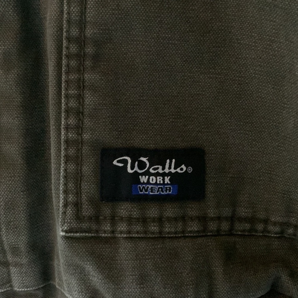 Walls work jacket pretty much brand new size large and In a nice green color